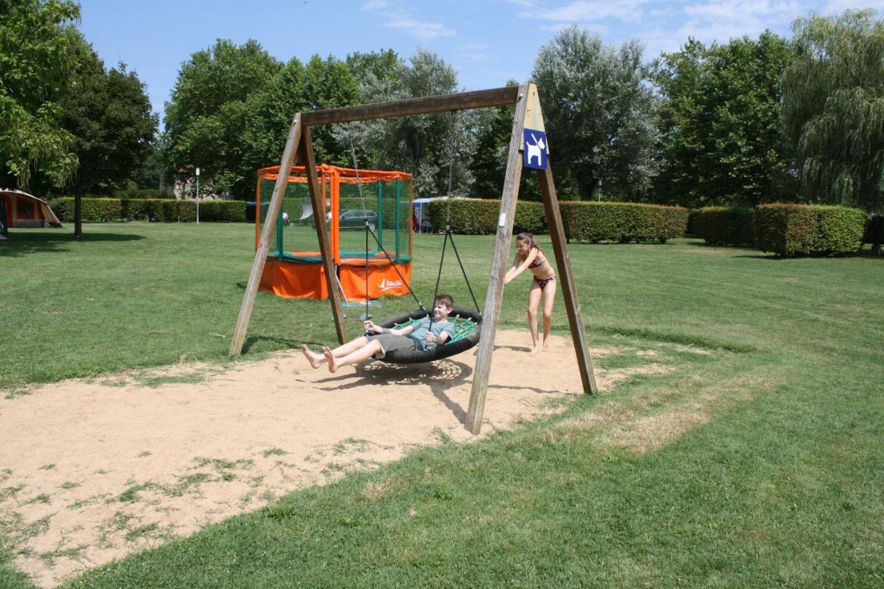 Camping Aux Rives Du Soleil Pont-de-Vaux Buitenkant foto